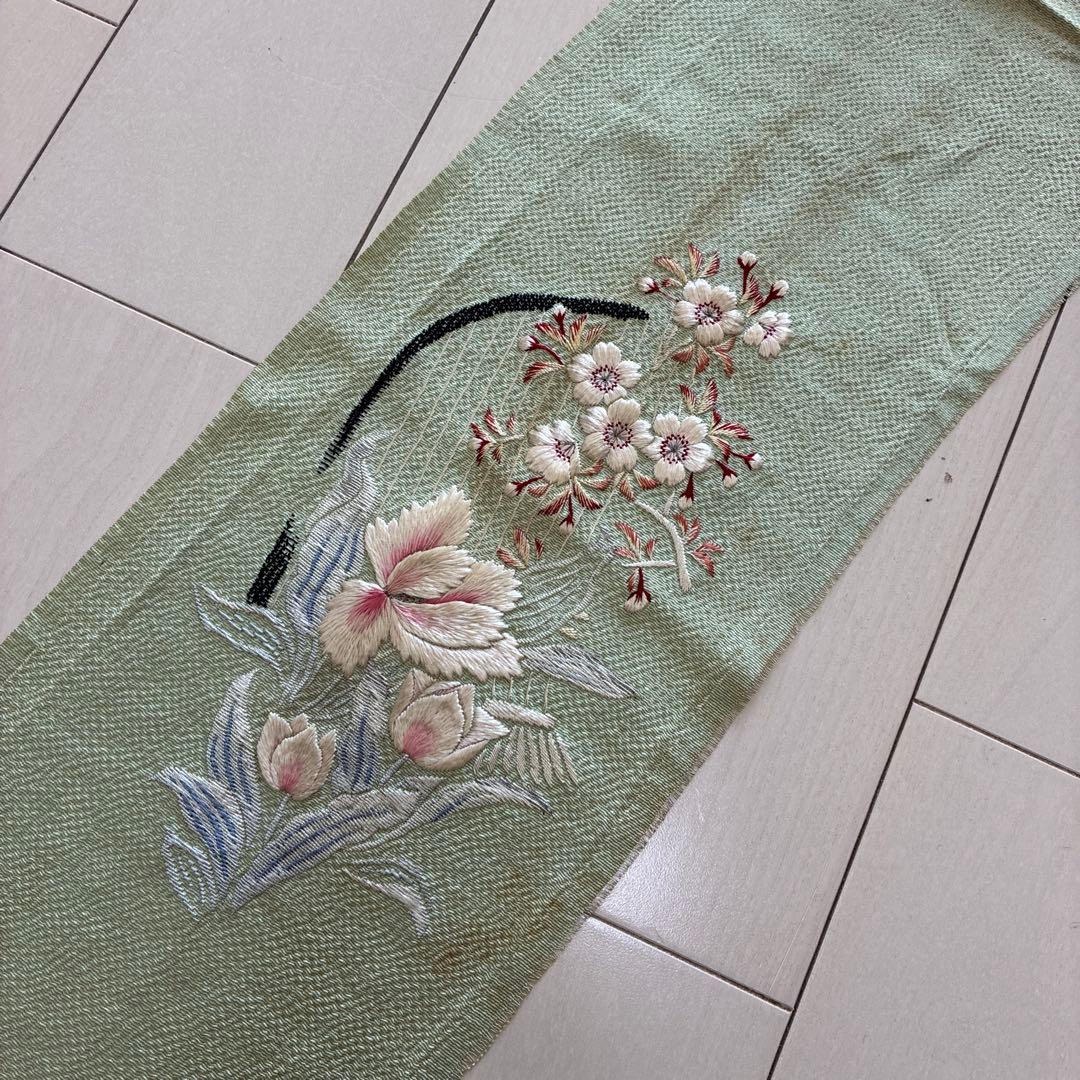 c*i様 ■6215■アンティーク■正絹縮緬■若葉色　チューリップ柄　刺繍半衿■