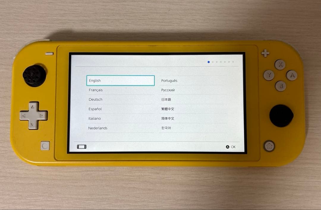 Switchライト　イエロー