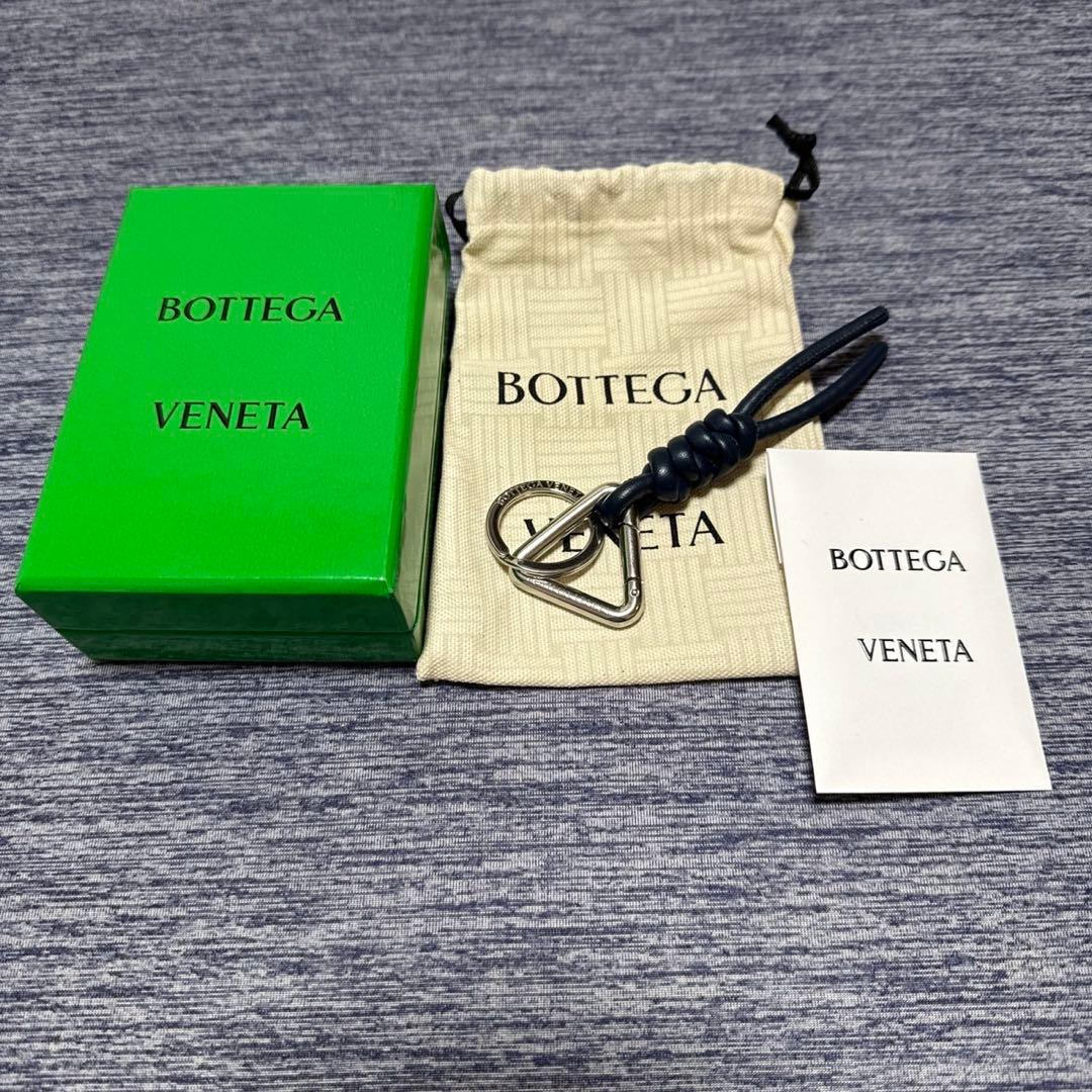 BOTTEGA VENETA ネイビー レザー キーリング