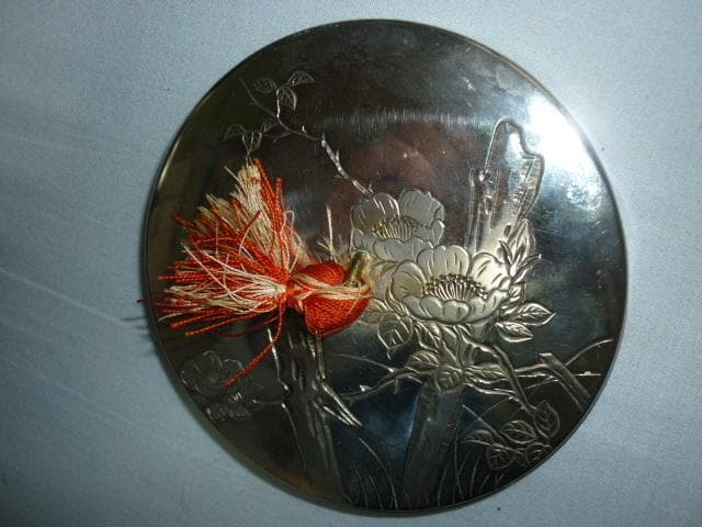 ◆美品 1925年頃！椿 花・枝柄金銀彫金 純銀製 シルバー 置台付き合わせ鏡