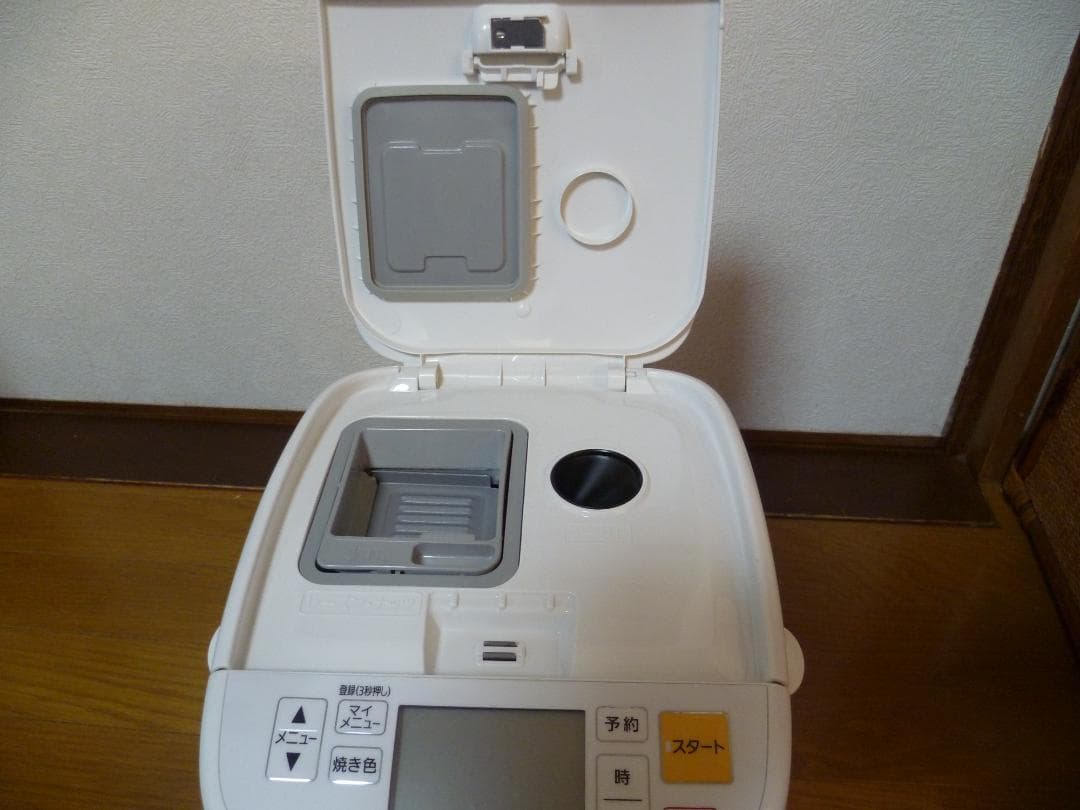 美品　パナソニックPanasonic ホームベーカリー SD-MB1 １斤タイプ