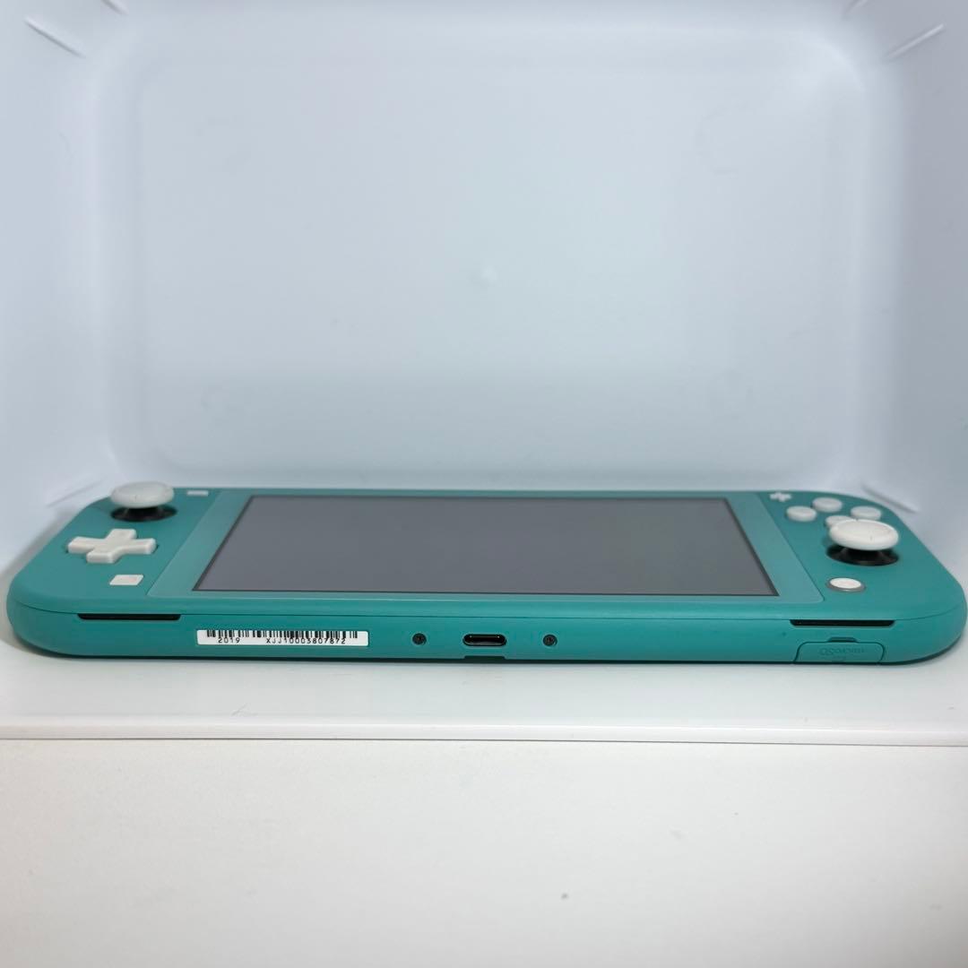 ゆー‼️美品　任天堂Switchライト　ターコイズブルー　充電器　箱付き‼️