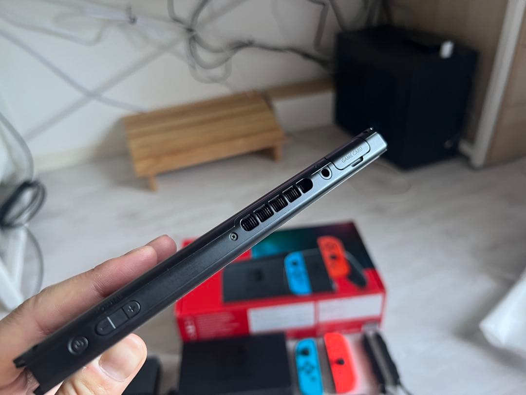 Nintendo Switch 本体 Joy-con セットバッテリー強化版