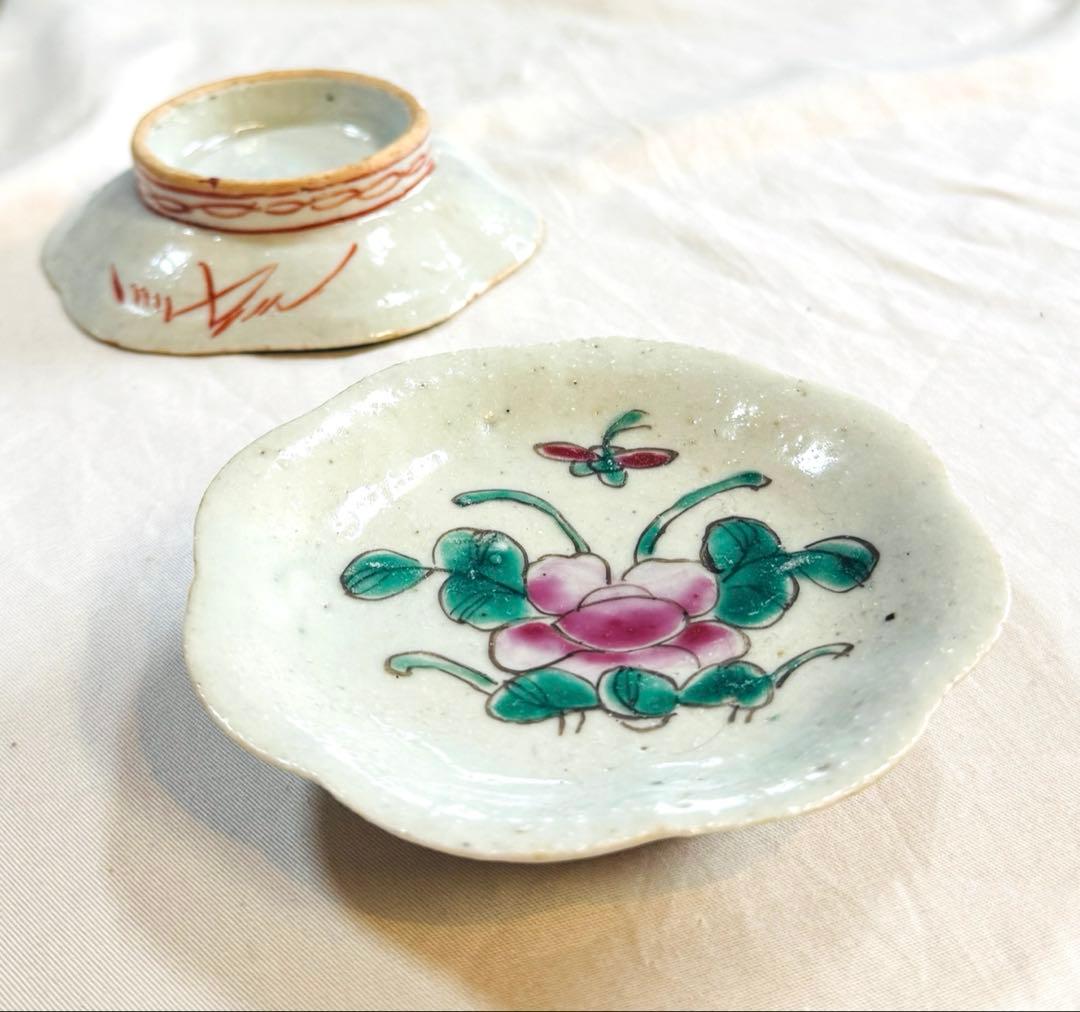 おまとめ　骨董皿　粉彩花文輪花小皿　三枚　食器　年代皿　明治頃