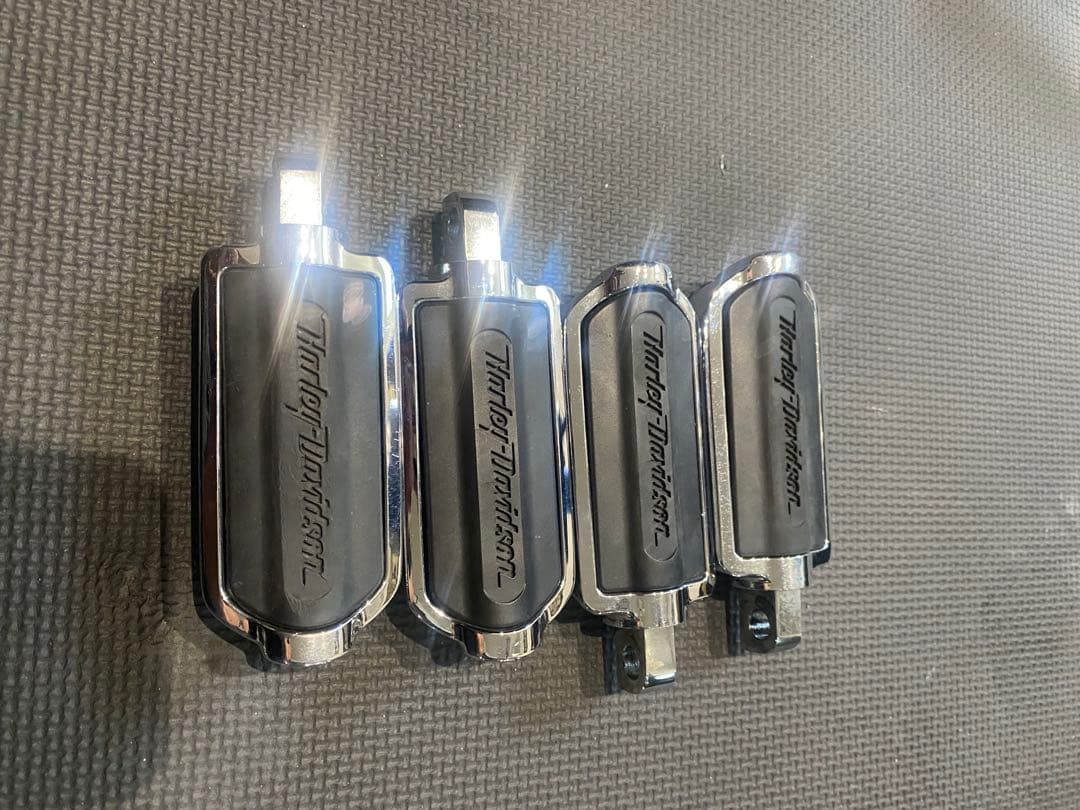 Harley Davidson フットペグ4個セット ソフテイル ブレイクアウト