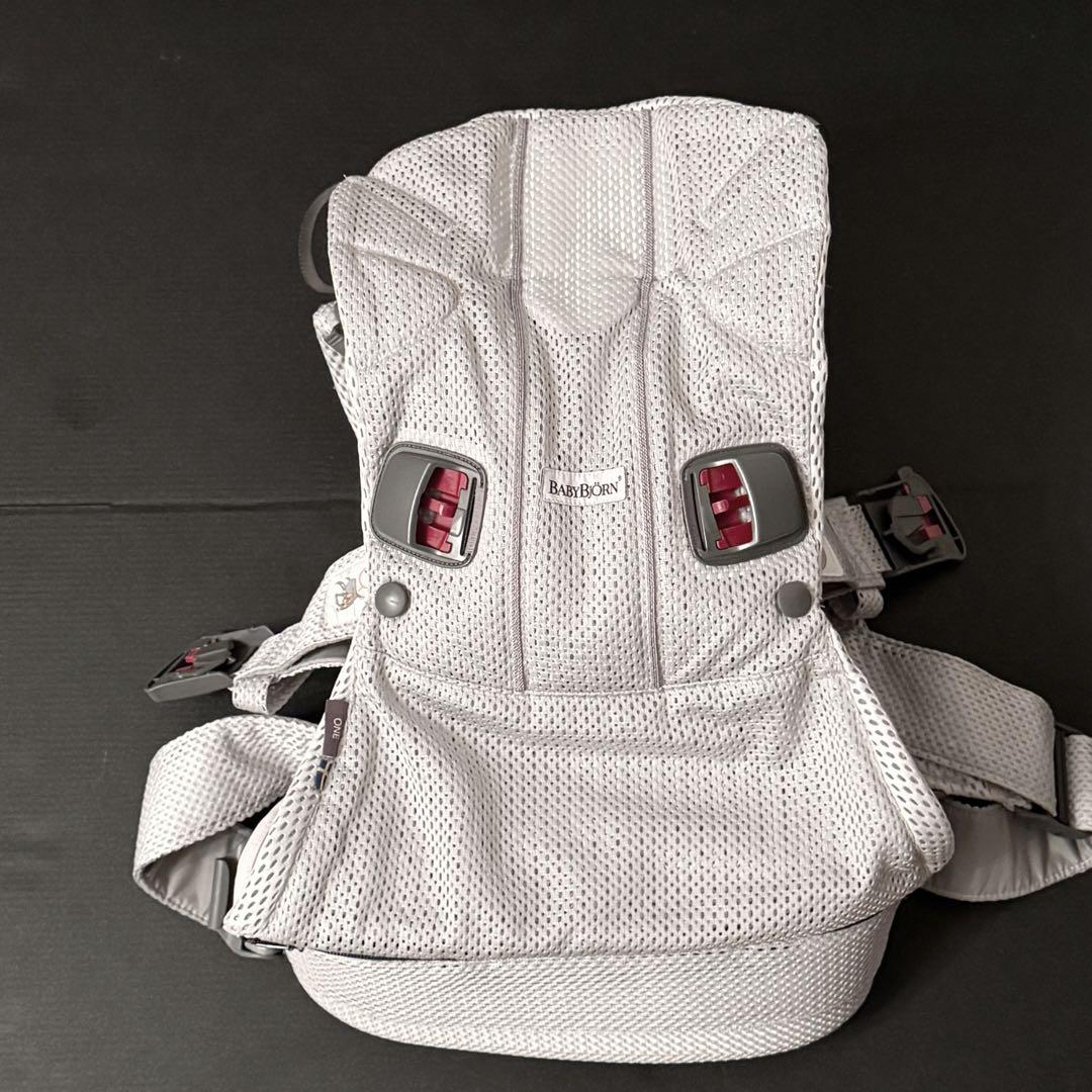 【ベビービョルン】ワンカイエアー 抱っこ紐 ONE KAI Air シルバー