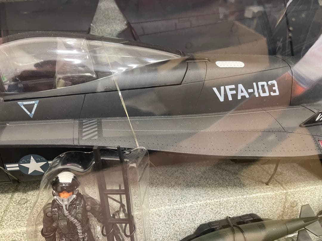 【入手困難超希少】エリートフォース1:18 F/A-18 ジョリー ロジャース♪