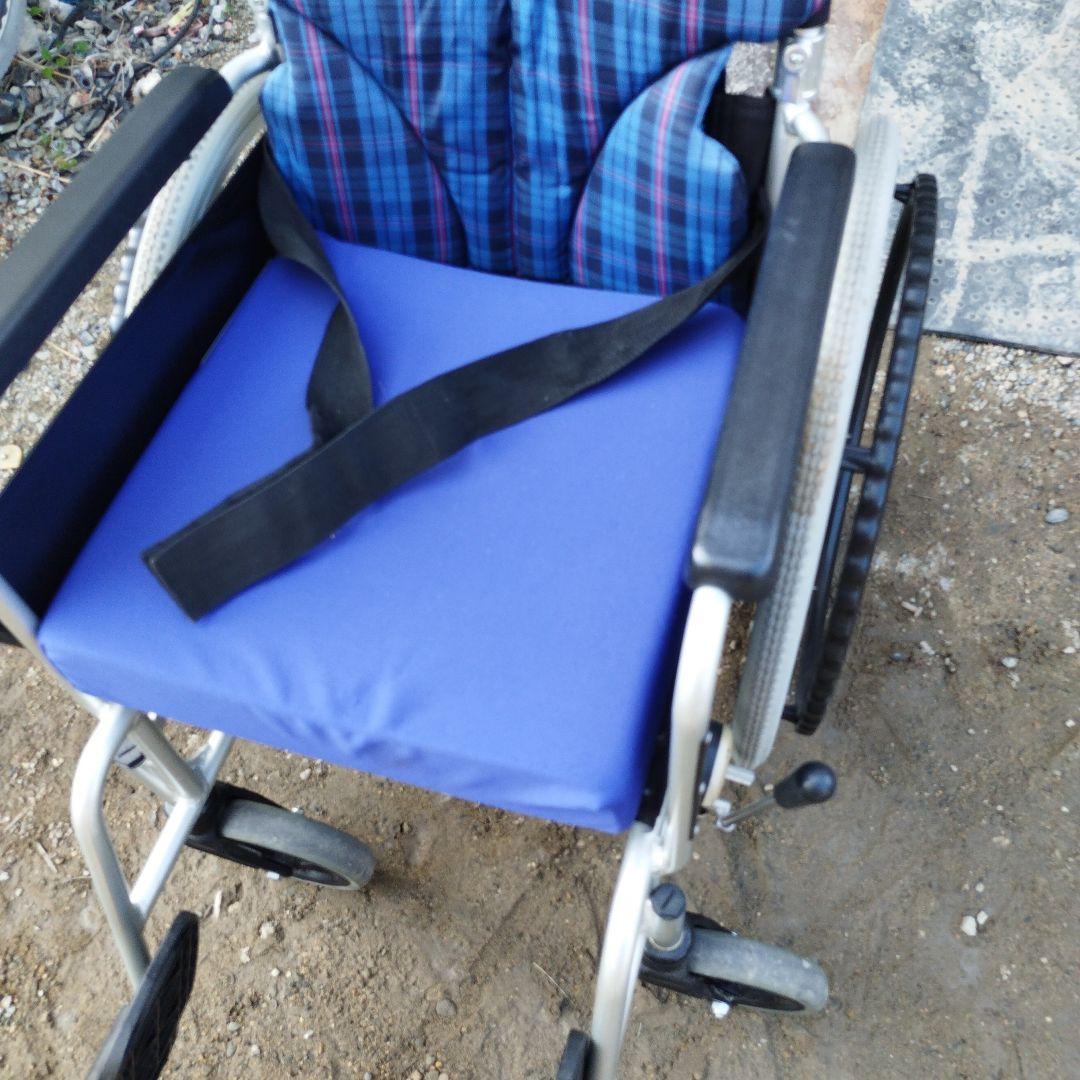 自走式車椅子 青と黒のチェック柄