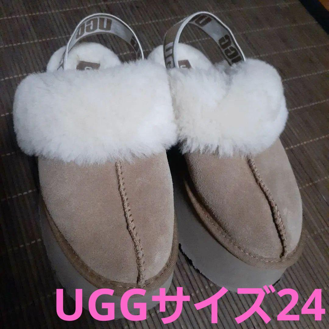 UGG ベージュムートンサンダル