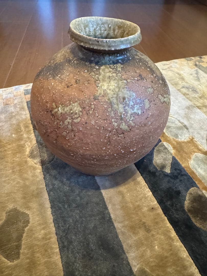 陶器の壺 中型 茶色と金色の混合