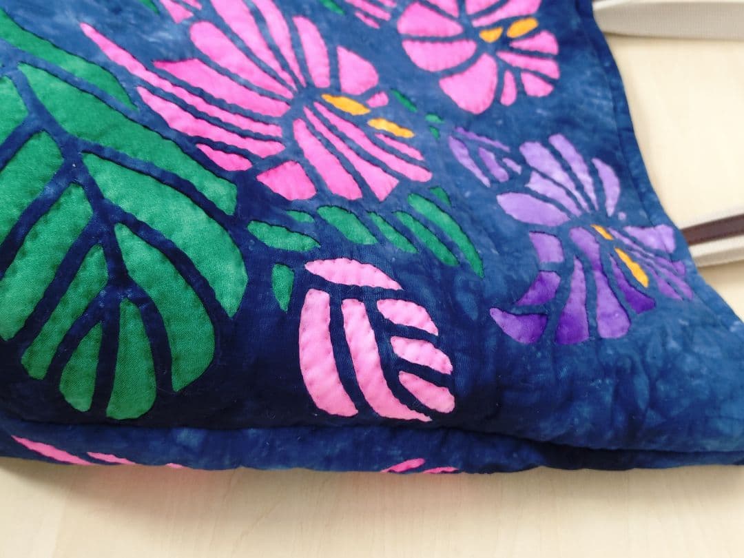 ハワイアンキルトバック・カラーの花・ハンドメイド