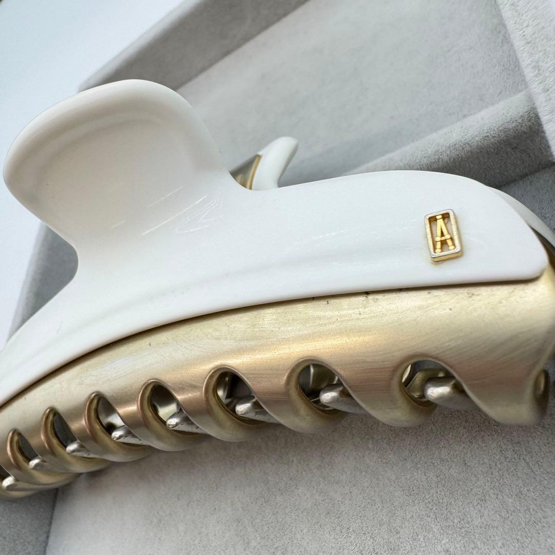 【人気】alexandre de paris ヘアクリップ　ホワイト　ゴールド