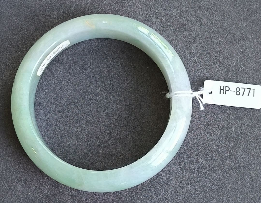 はち【鑑別書付】ミャンマーアイス翡翠のバングル（57～58ミリ）8771