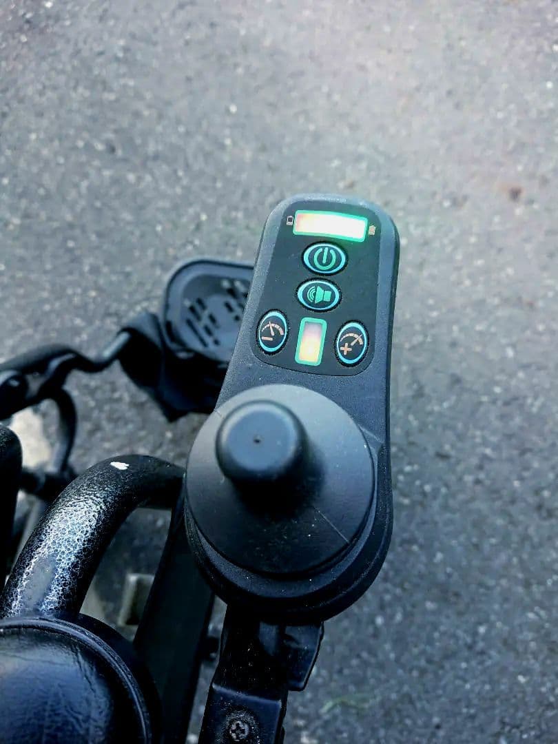 電動車椅子 2024年購入品 (日本全国送料無料) 買い物や病院等に