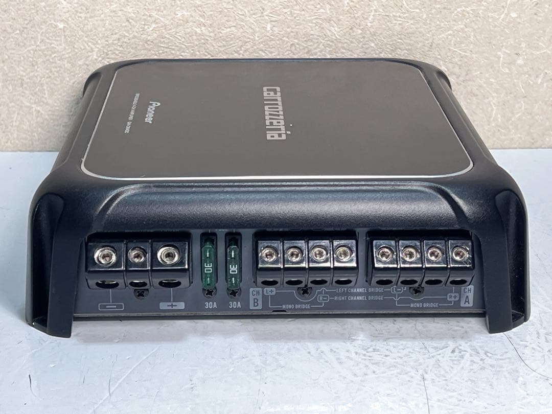 カロッツェリア　GM-D8400 パワーアンプ ジャンク品