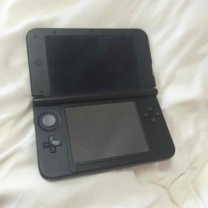 [値下げ] 3DS LL スマブラ、バイオハザード、マリオカート付き