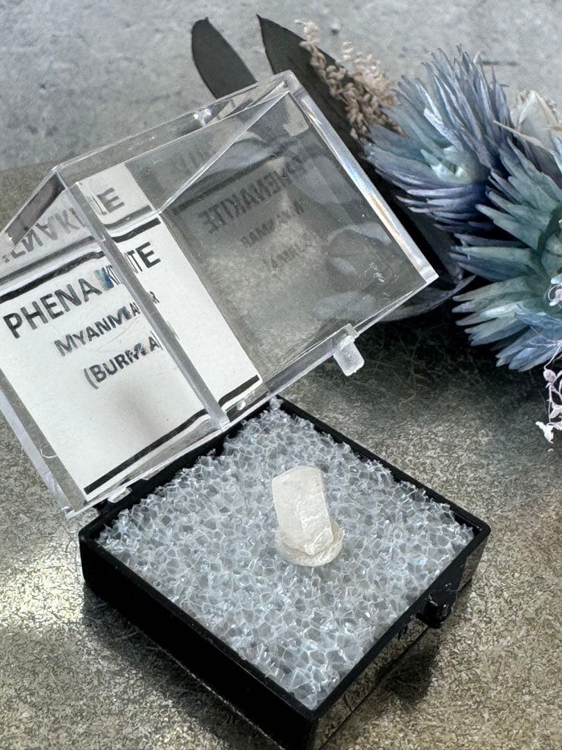 ケース付き　フェナカイト 六角柱　ビルマ　ミャンマー産