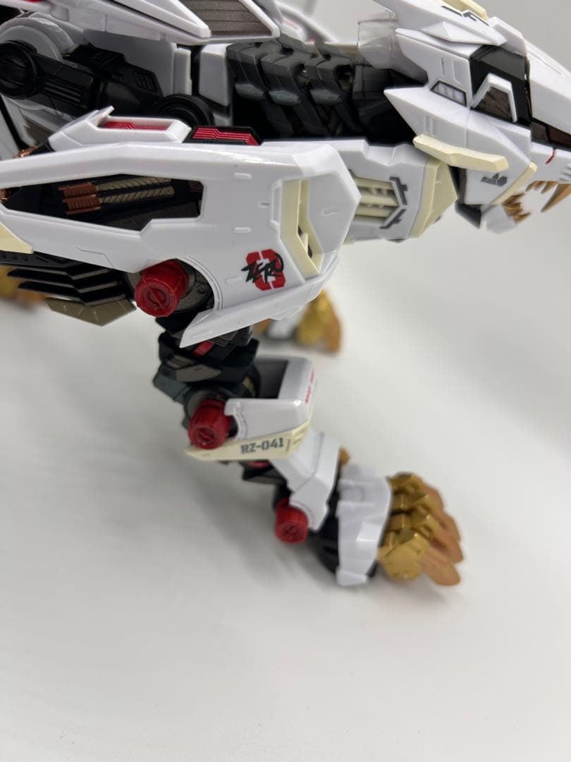 ゾイド　バンダイナムコ　超合金　ライガーゼロ