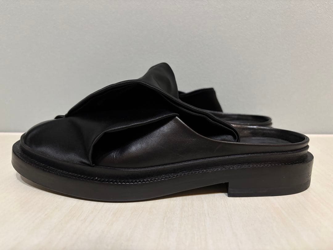 【あいうえお】ジルサンダー ブラックラップスタイルサンダル