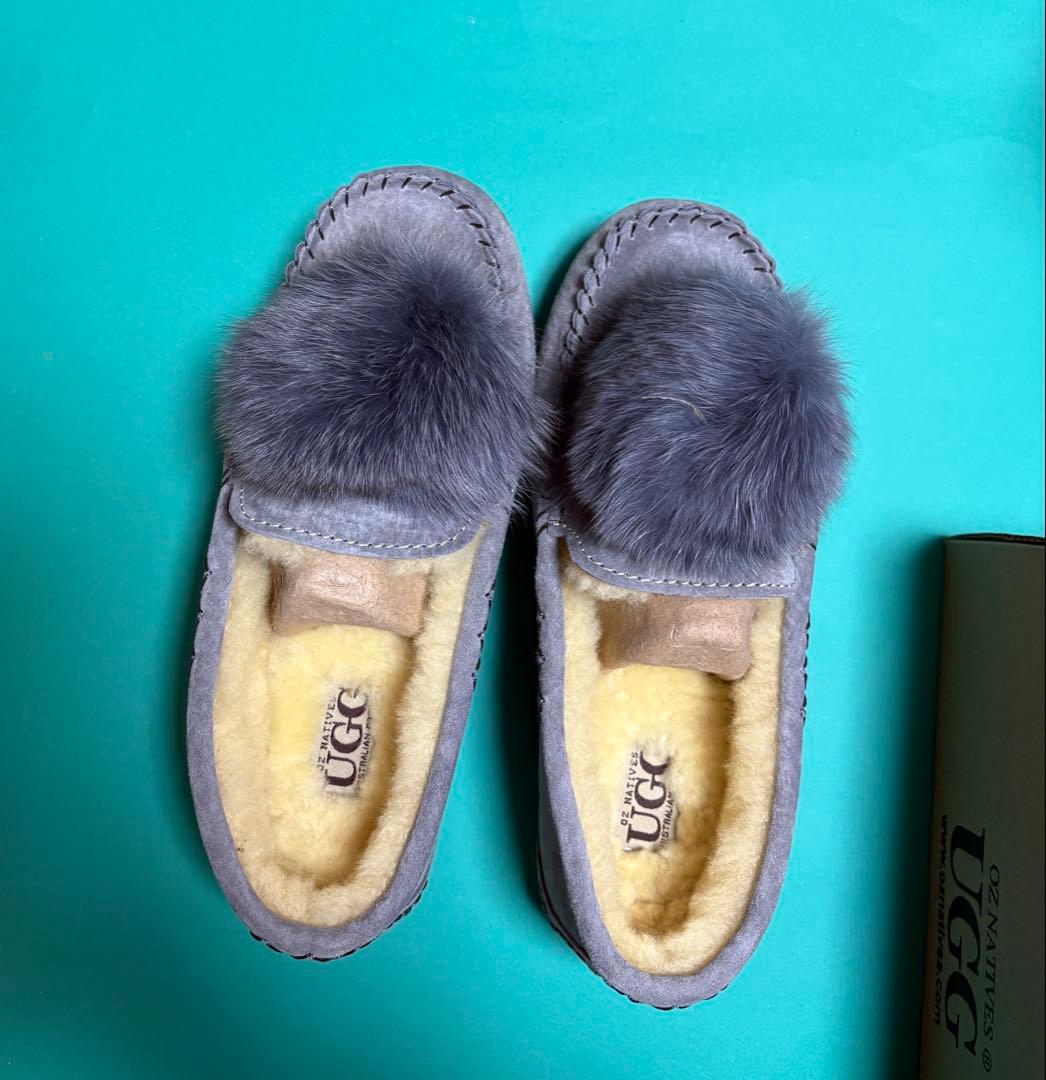 UGGのグレー サイズ38靴 新品未使用ファと2点着け変え