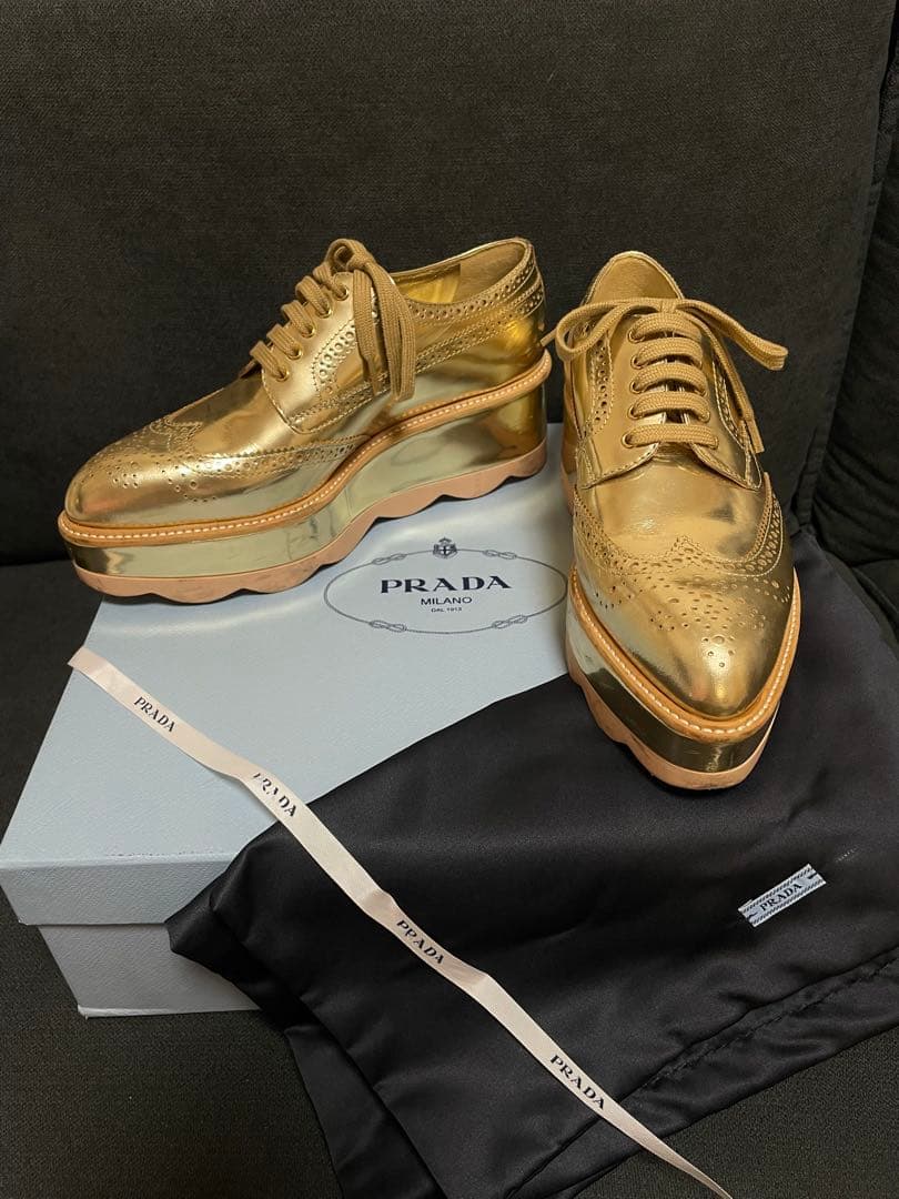 【希少♡美品】PRADA ソールが可愛いゴールド ローファー