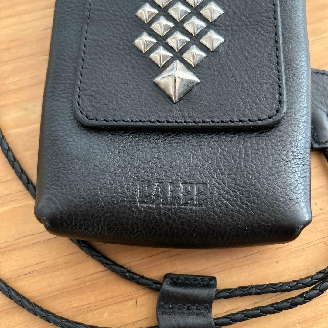 CALEE キャリー　スタッズレザー　スマートフォン　ショルダーポーチ