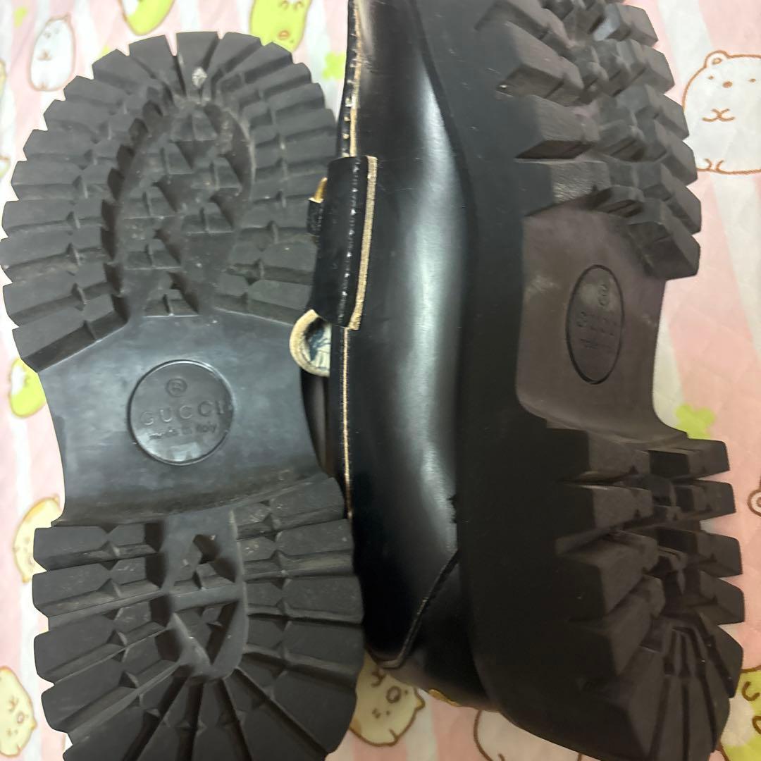 あ*様 グッチ　Gucci 黒ローファー 蜂刺繍付き