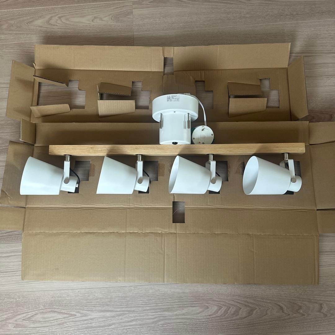 【新品】LOWYA ホワイト/ナチュラル 4灯シーリングライト