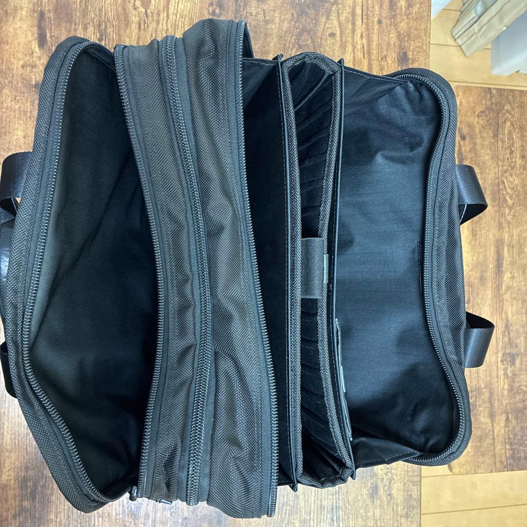 ビジネスバッグ ブラック 収納力高