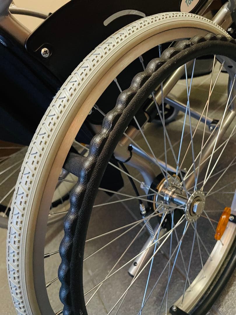 Tacaof テイコブ 車椅子 折りたたみ　自走式　ノーパンクタイヤ　WHS07