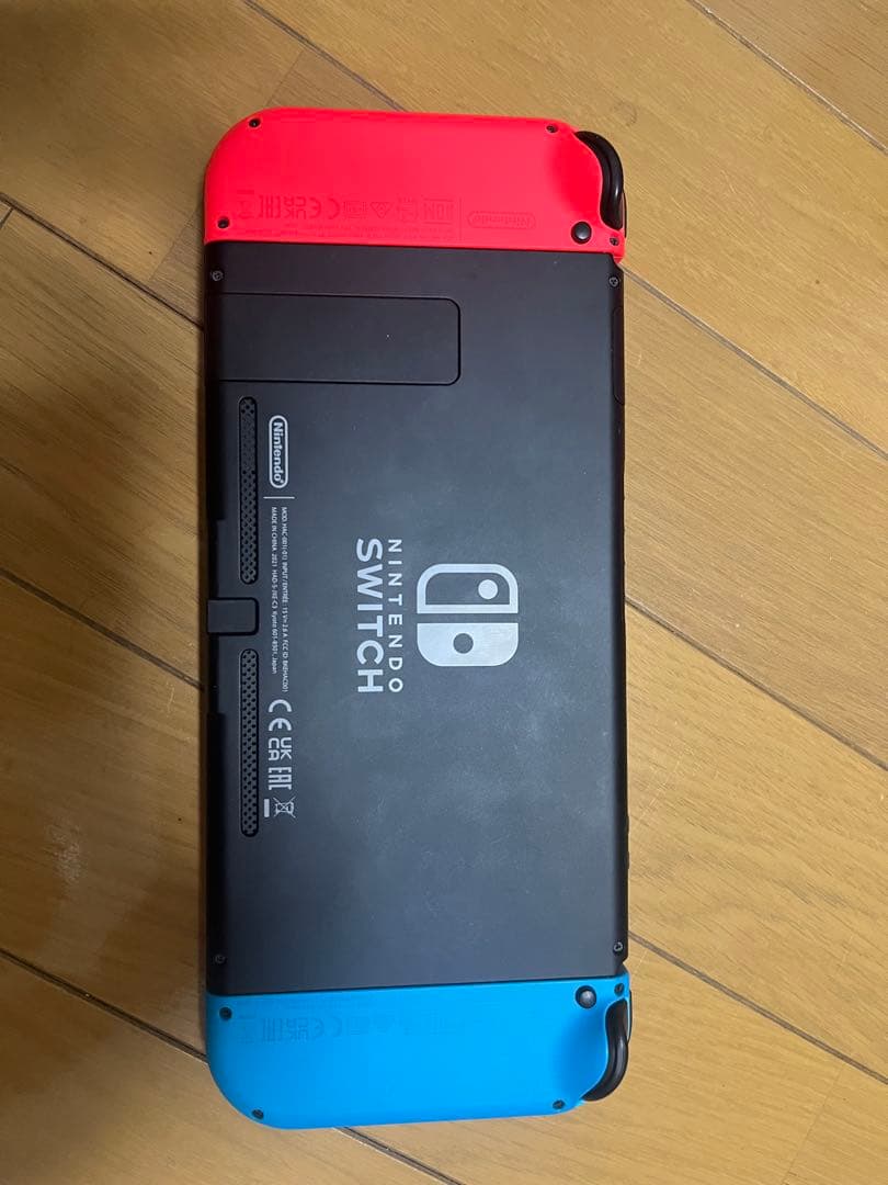 ニンテンドースイッチ(美品)とコントローラー、ケースなどの特典付き