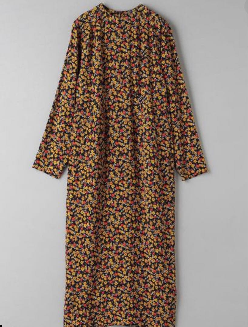 B&Y レーヨンフラワープリントワンピース