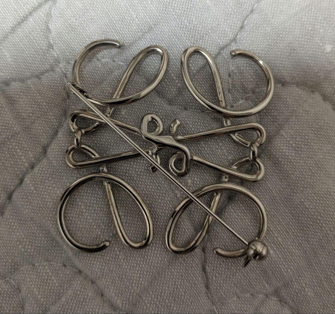 ロエベ　アナグラム　シルバーブローチ