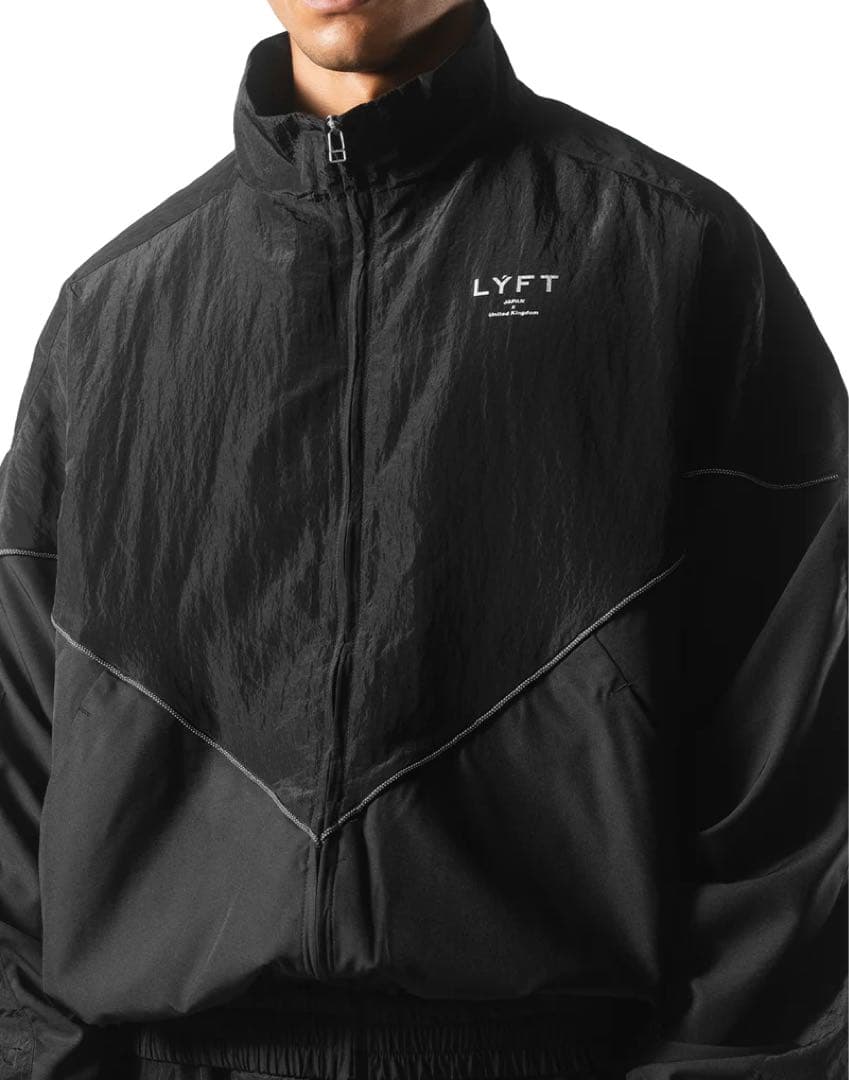 LYFT★黒Ｍ★V-FORM TRACK JACKET、ナイロンジャケット、限定