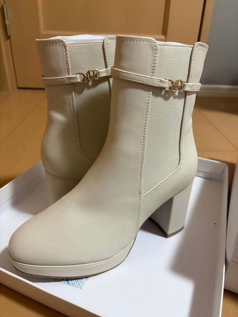 RANDA アイボリー ハイヒールブーツ M