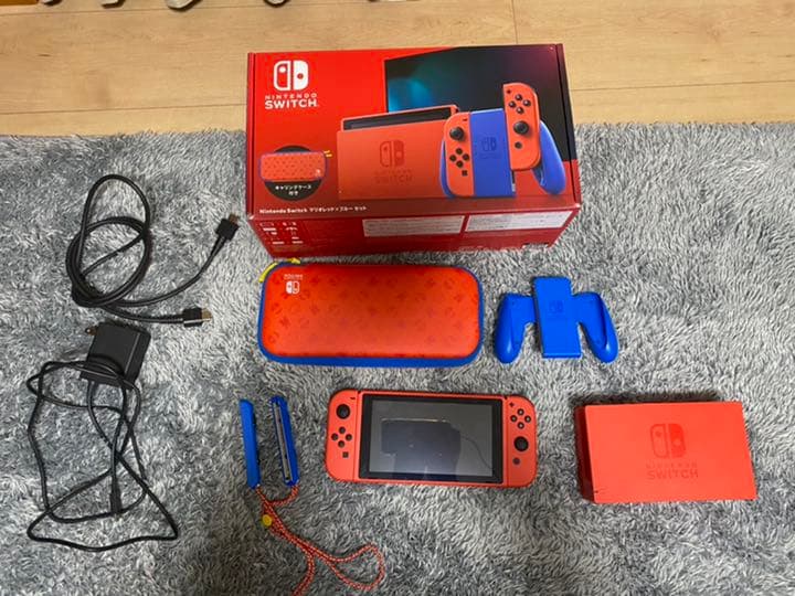 任天堂Switch マリオレッド