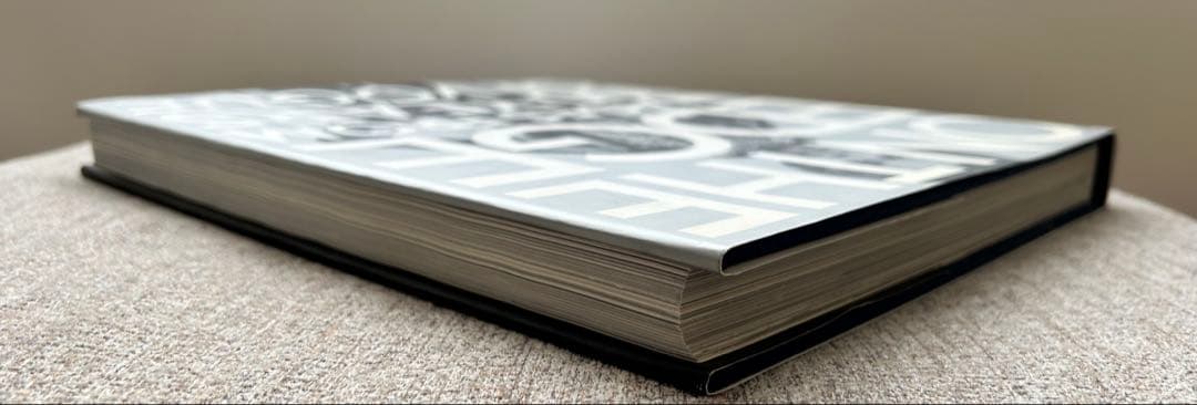 洋書 ON THE EDGE Images from 100Years ofVogue