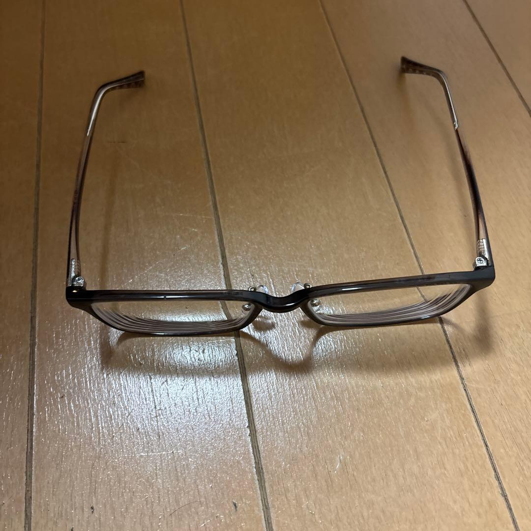 茶色フレームの度ありメガネ