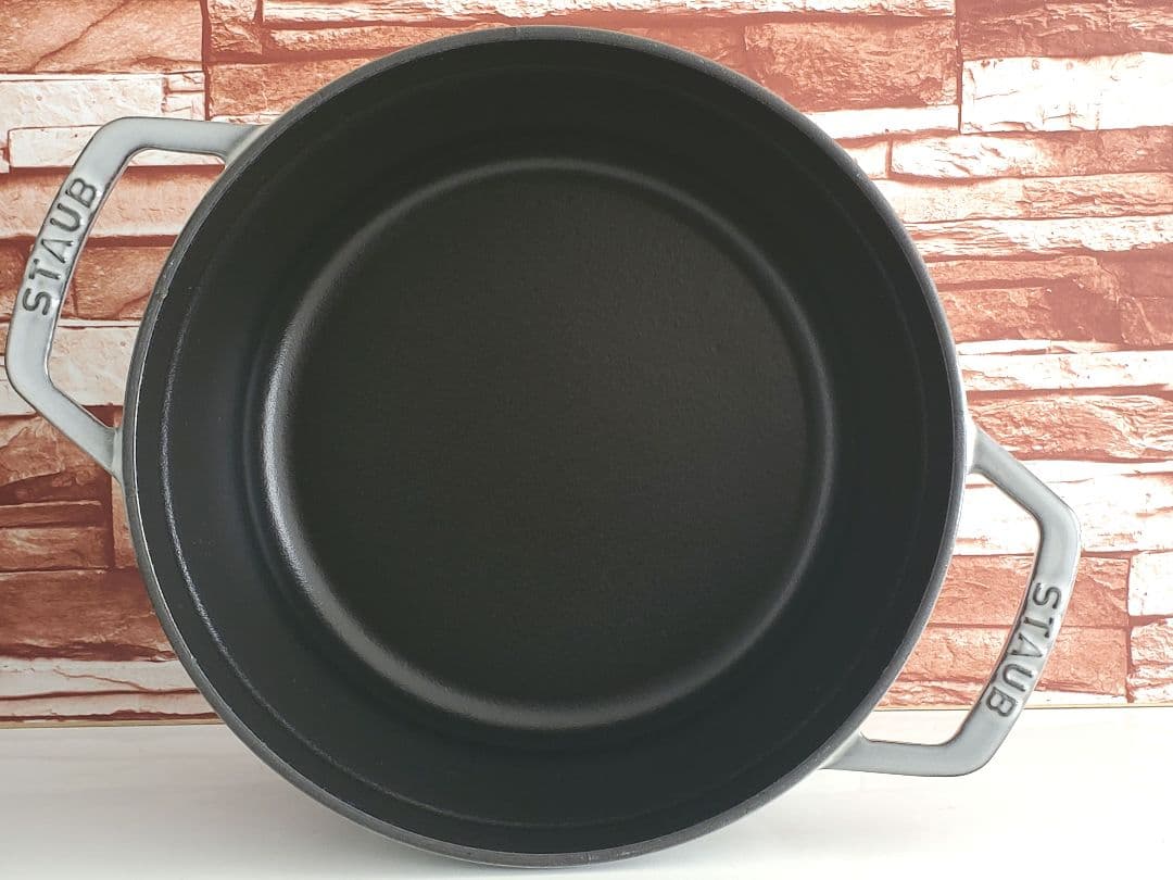 【美品/週末値下げ】staub ピコ・ココット ラウンド 　22㎝　ストウブ