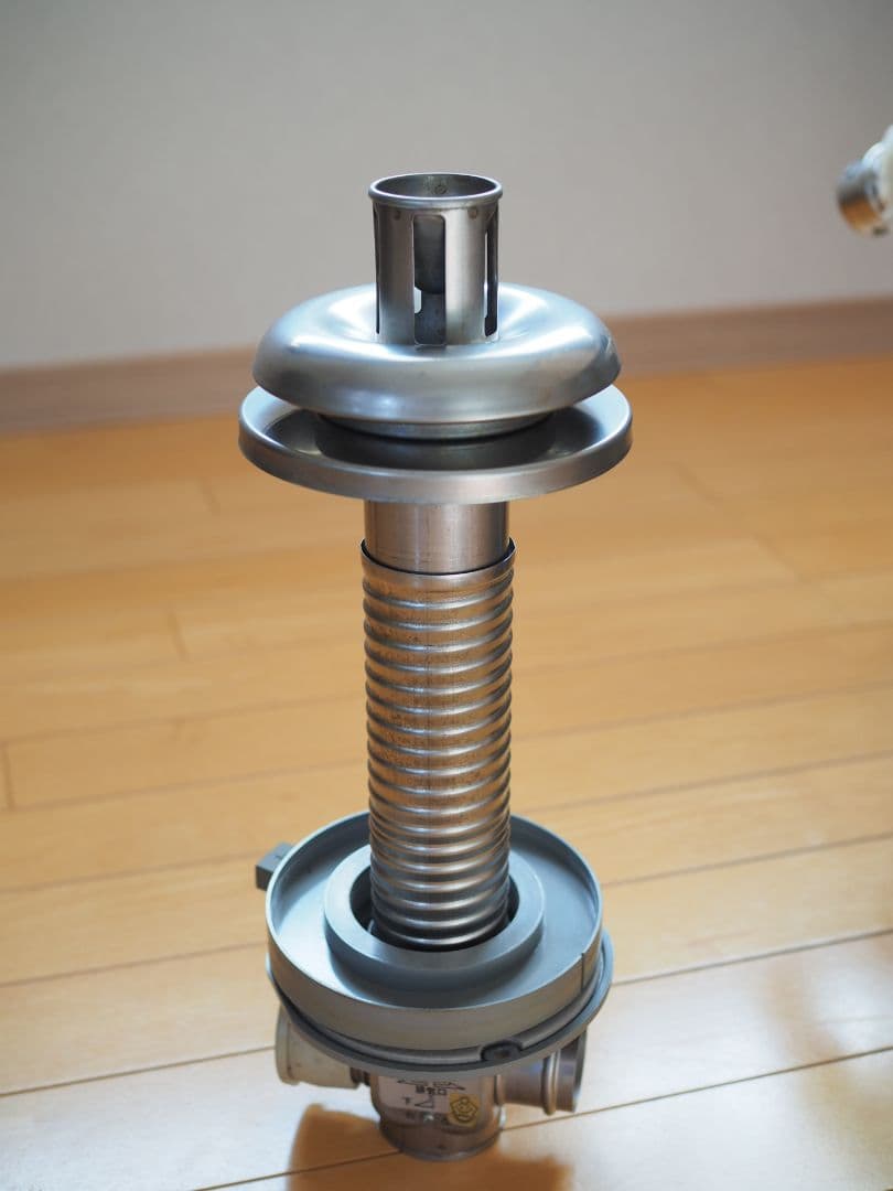 コロナFF式ストーブ　密閉式　カートリッジ式タンク