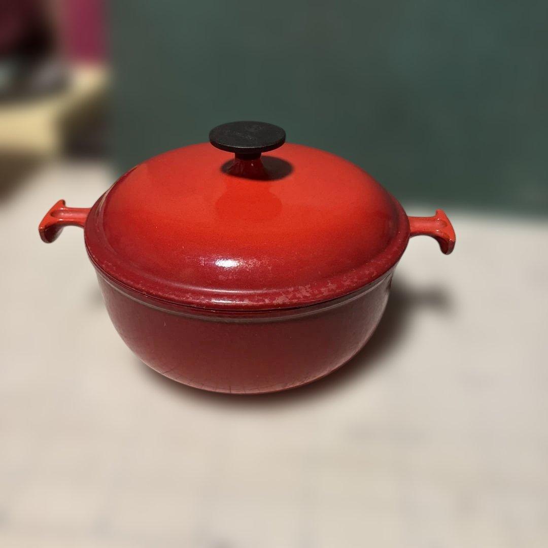 ル・クルーゼのヴィンテージココット「Enzo Mari La Mama」チェリー