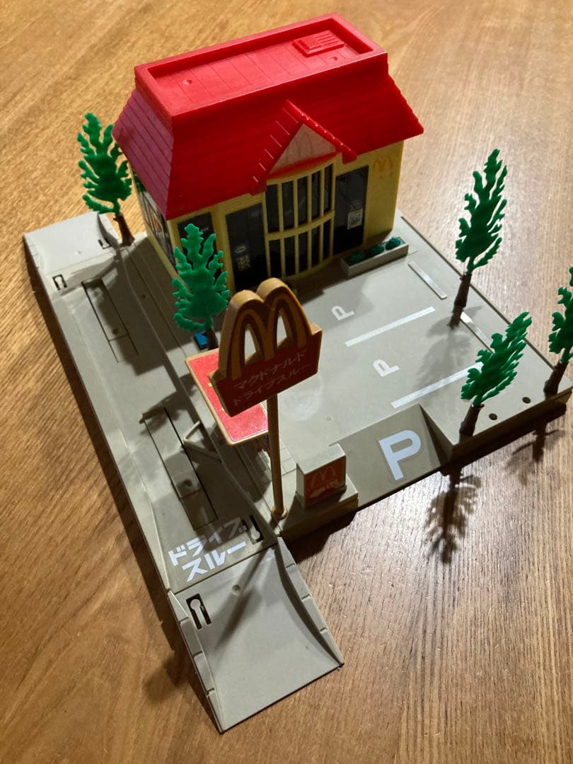 B/Oトミカ　マクドナルドドライブスルー