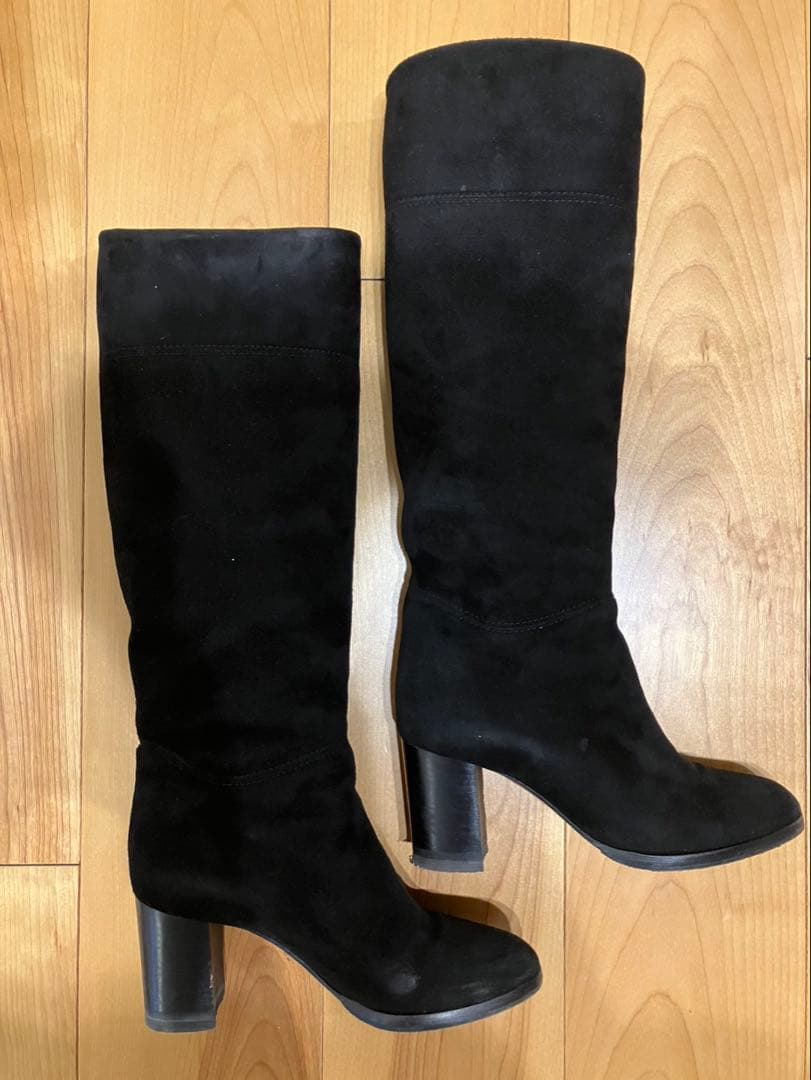 Christian Louboutin黒スウェードsize35ハーフ