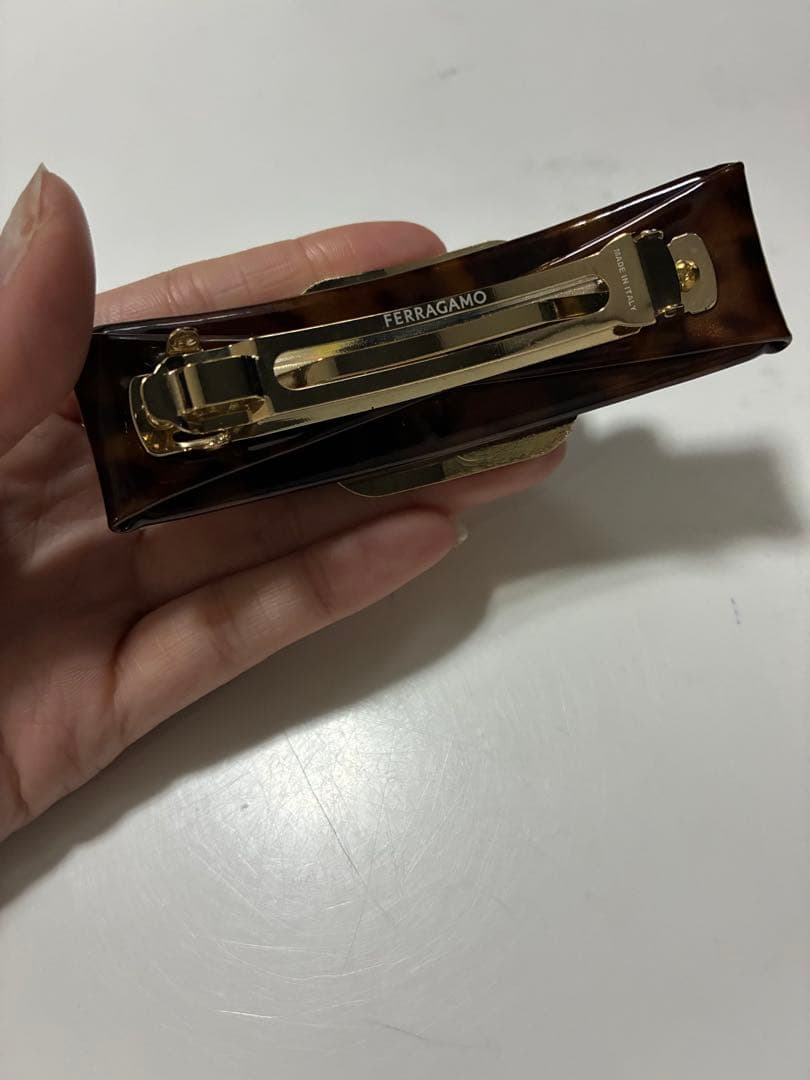 【美品】FERRAGAMO ゴールドリボンヘアクリップ