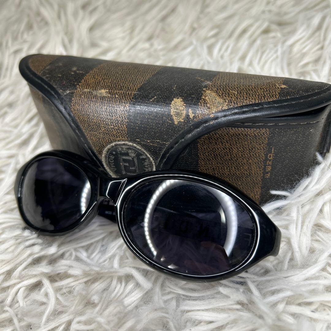 FENDI フェンディ サングラス ケース付　ロゴ　ブラック　シルバー
