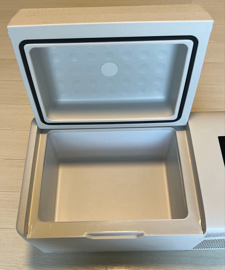 アイリスオーヤマ ポータブル冷蔵冷凍庫 IPD-2B-W 20L【中古】