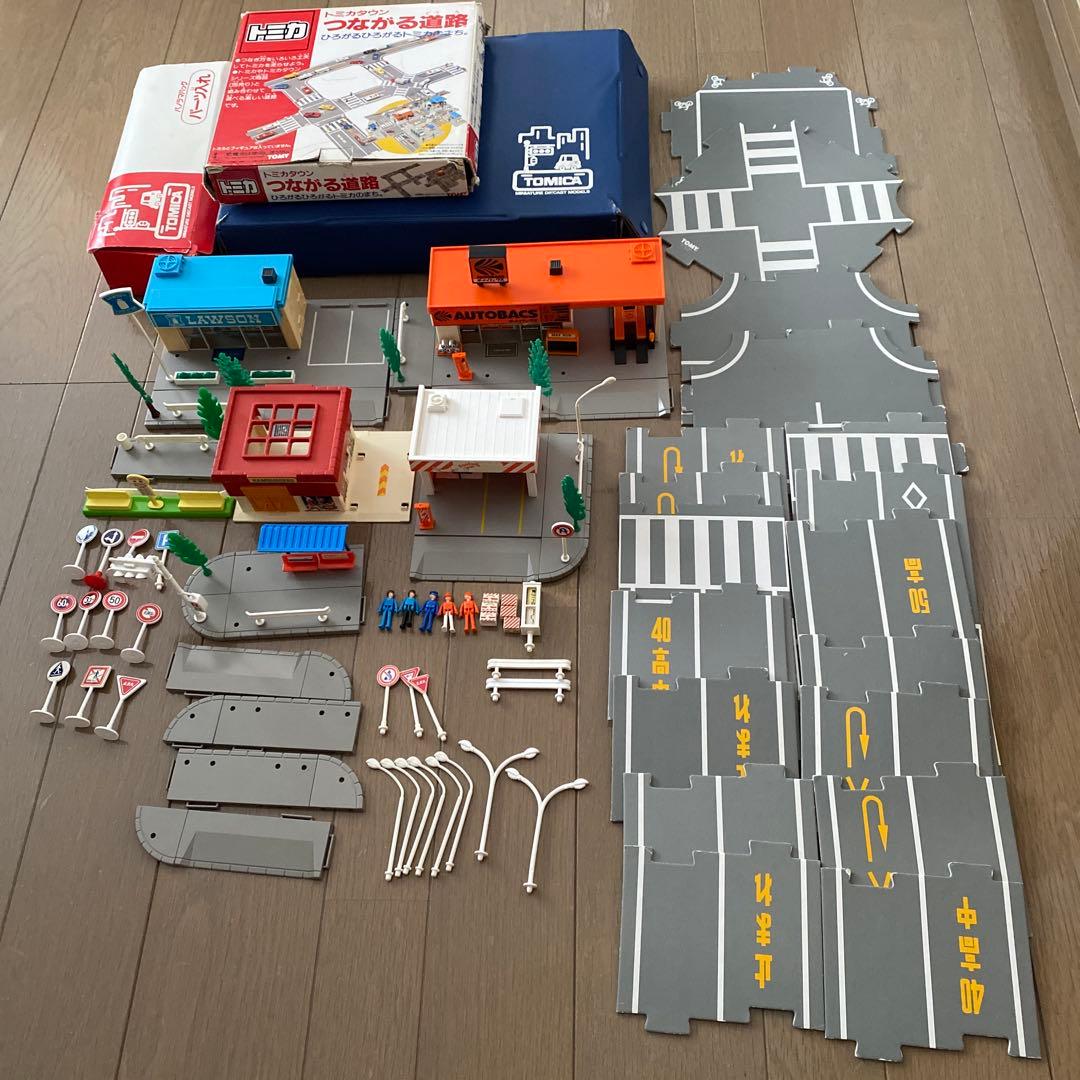 【レトロ】トミカタウン＆つながる道路セット売り　収納ケース・箱・おまけ付き