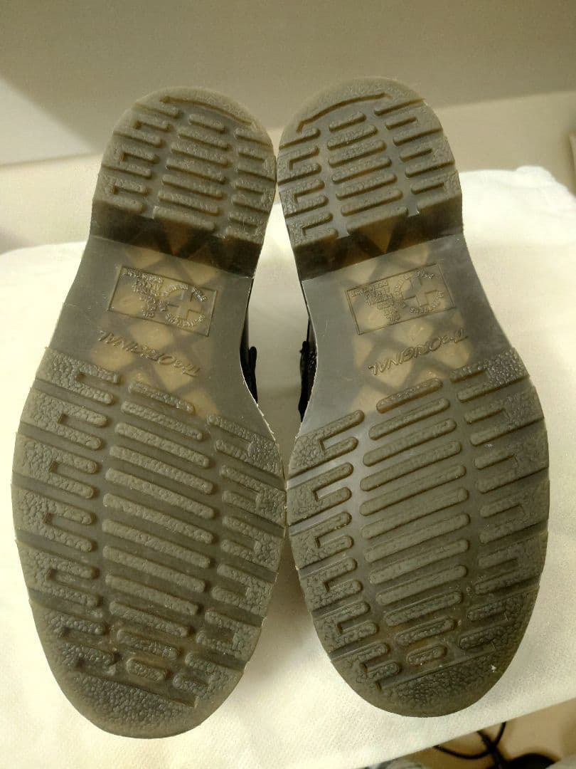 ドクターマーチン　エイドリアン　タッセル付き黒レザーローファー　白ステッチ