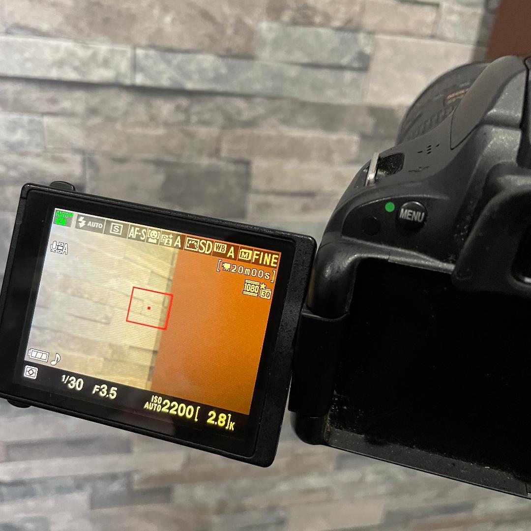 NIKON D5100 16-85mmズームレンズ 保護レンズ予備バッテリー付き