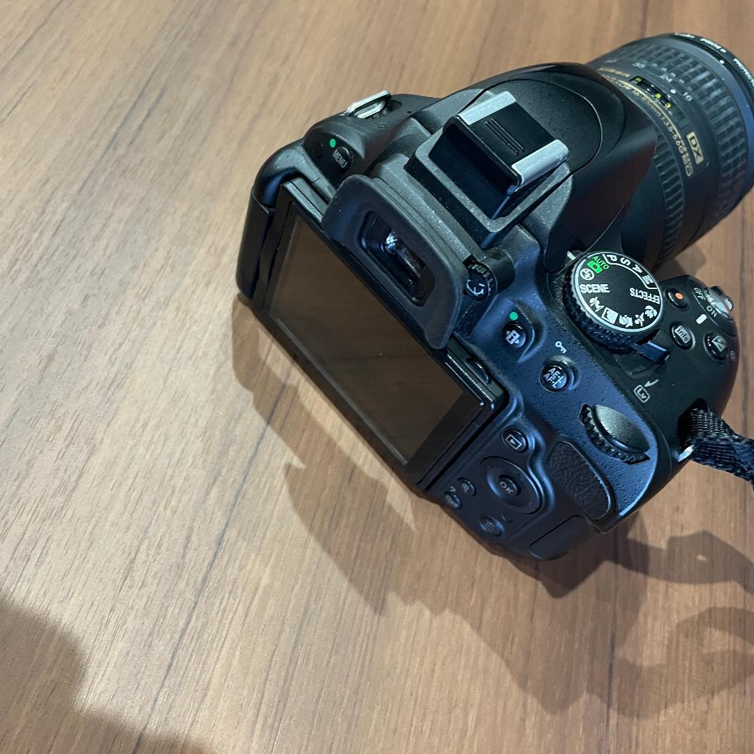 NIKON D5100 16-85mmズームレンズ 保護レンズ予備バッテリー付き